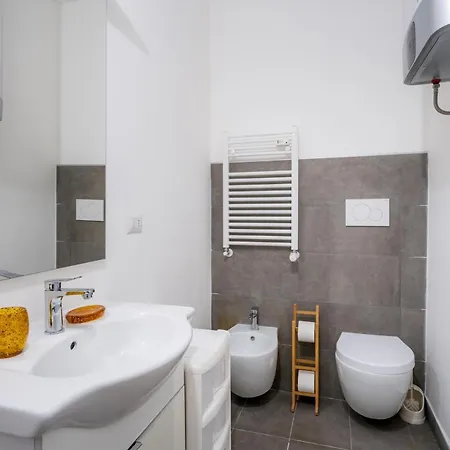 Апартаменты White Candle Apt, Close To San Pietro, Gemelli And City Center *