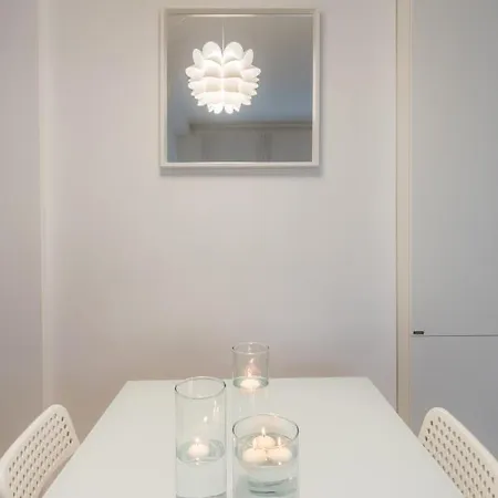 White Candle Apt, Close To San Pietro, Gemelli And City Center Apartment