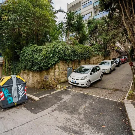White Candle Apt, Close To San Pietro, Gemelli And City Center Apartment *